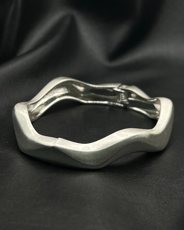 Sculpted Wave Bracelet – Silver