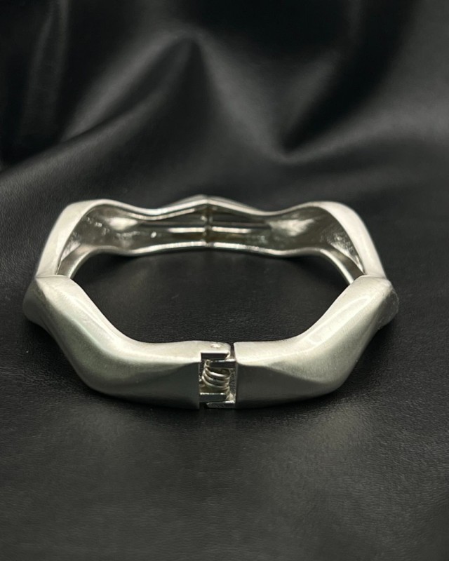Sculpted Wave Bracelet – Silver