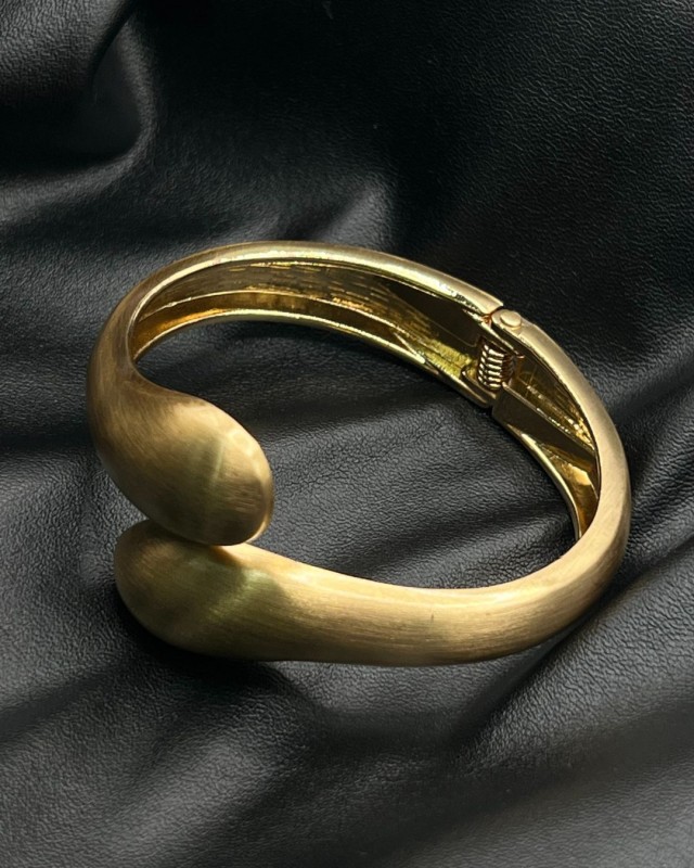 Open Curve Bangle gold