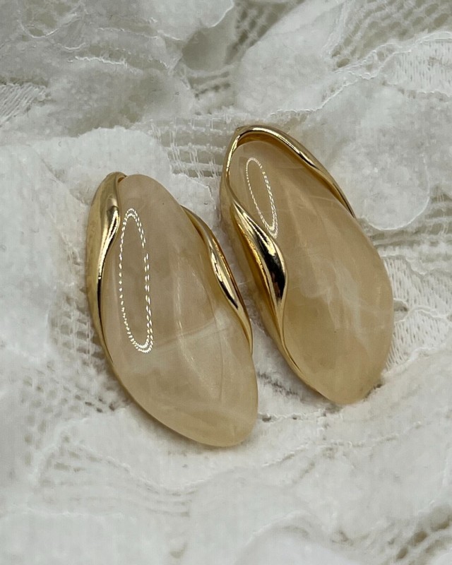 Beige Curve Earrings