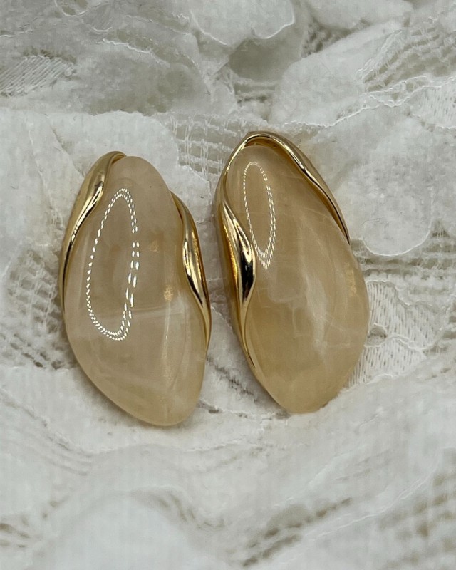 Beige Curve Earrings