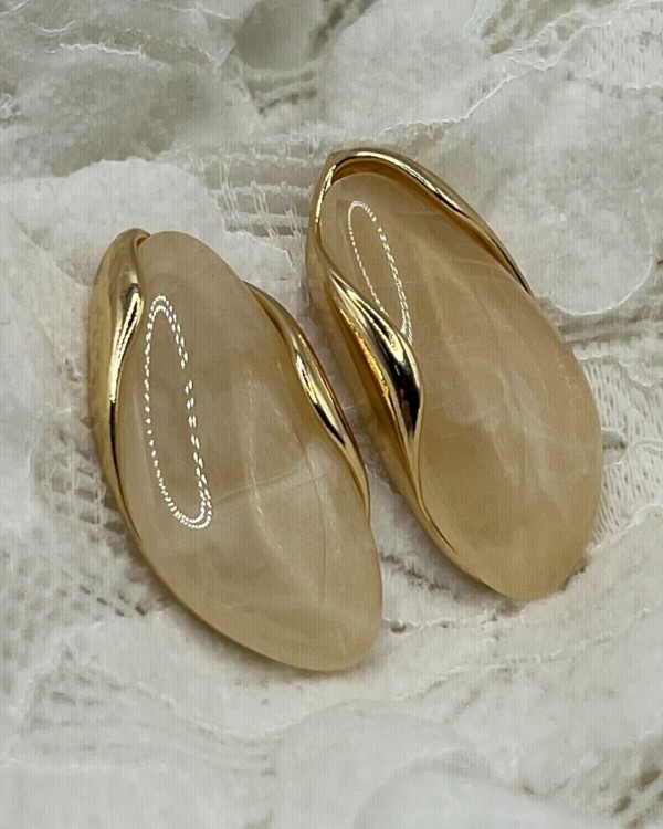 Beige Curve Earrings
