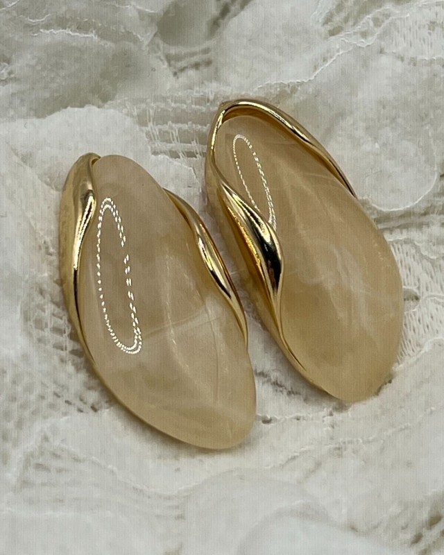 Beige Curve Earrings