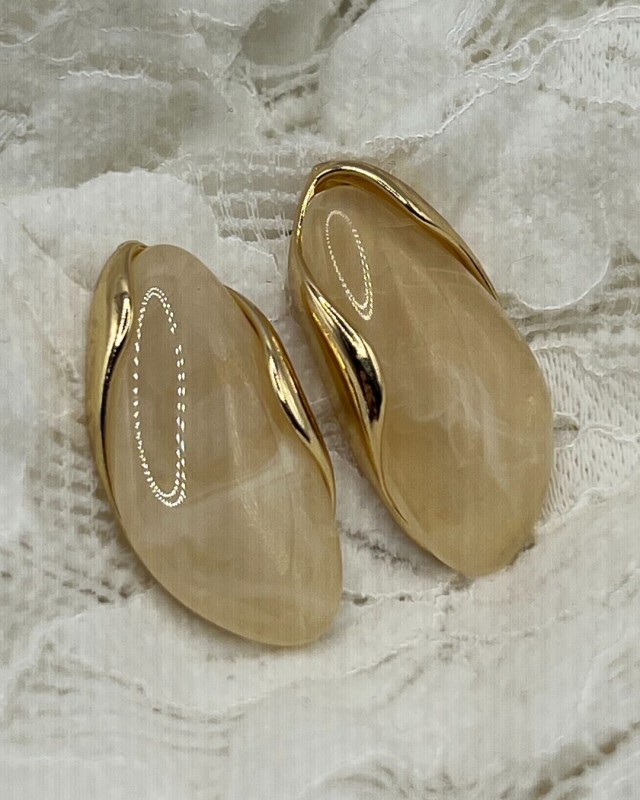 Beige Curve Earrings