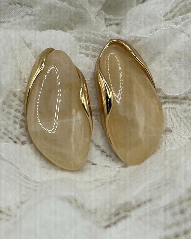 Beige Curve Earrings