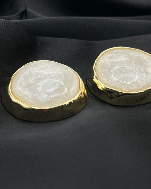 Marble Round Earrings ivory