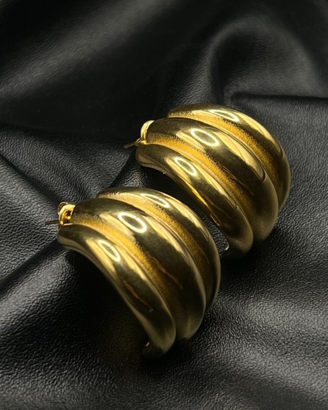Gold Ribbed Hoop Earrings