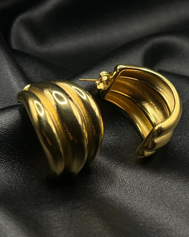 Gold Ribbed Hoop Earrings