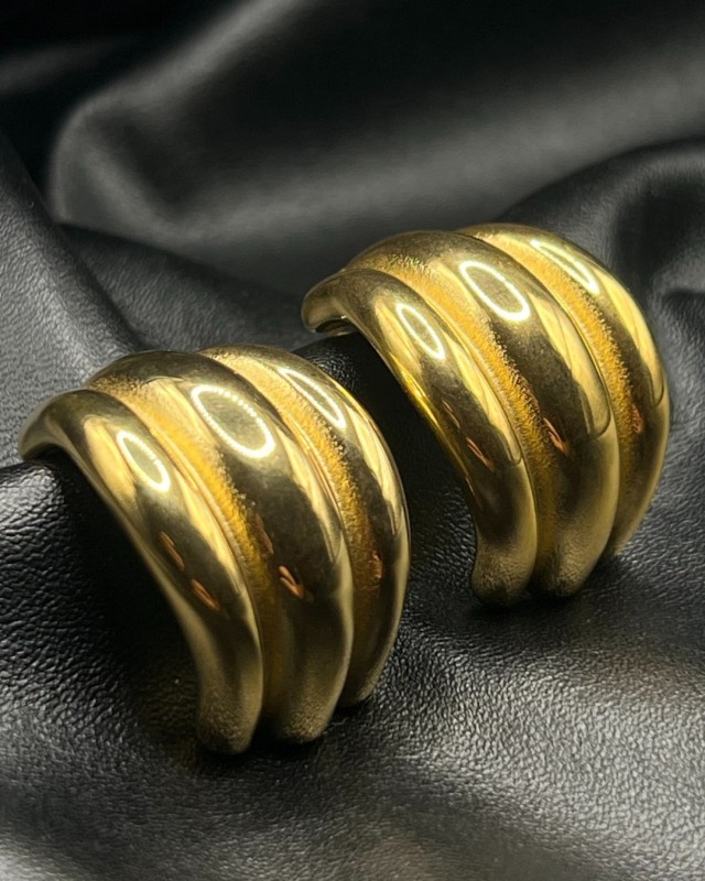 Gold Ribbed Hoop Earrings