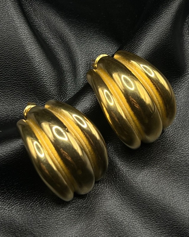 Gold Ribbed Hoop Earrings