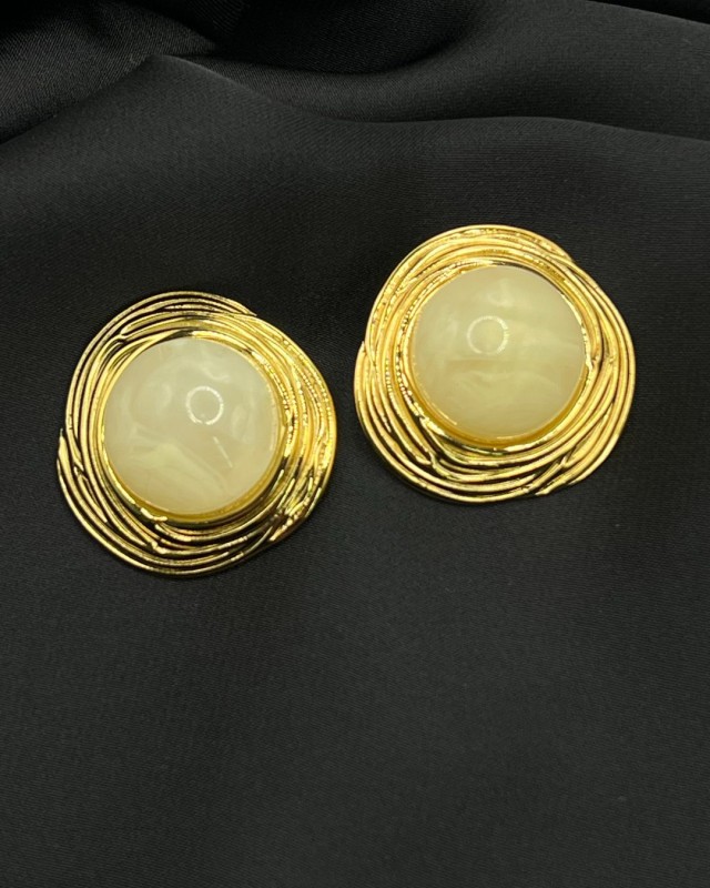 Vintage Earrings Ivory