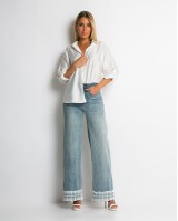Jean με δαντέλα στο τελείωμα denim