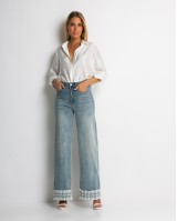 Jean με δαντέλα στο τελείωμα denim