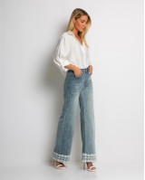 Jean με δαντέλα στο τελείωμα denim