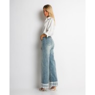 Jean με δαντέλα στο τελείωμα denim