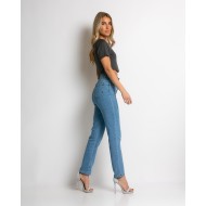 Jean mom fit denim