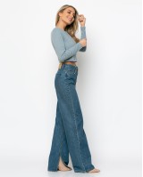 Jean με σκίσιμο στο τελείωμα