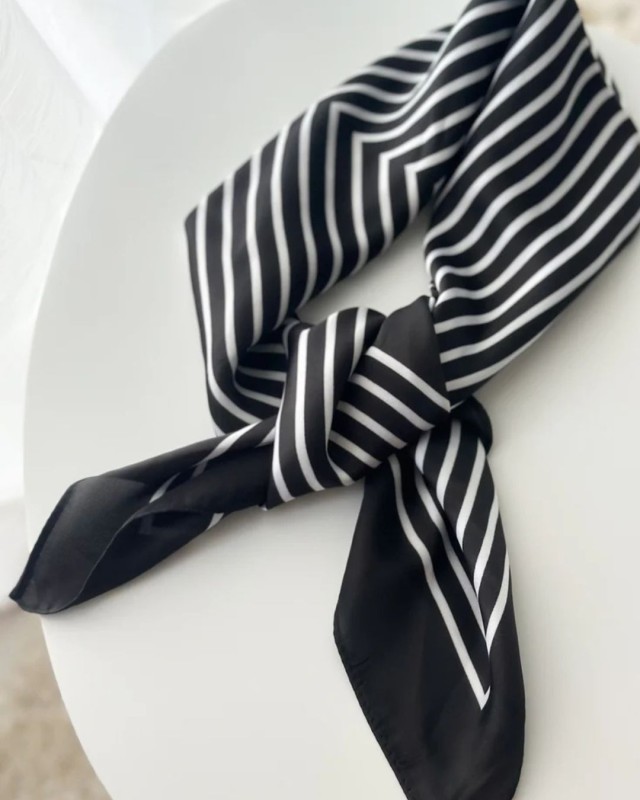 Geometric Lines Scarf black