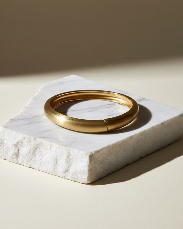 Smooth Oval Bracelet – Gold