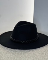 Καπέλο Fedora με πλεξούδα μα΄ύρο